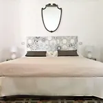 Eccelsoleccese Boutique - Steps From The Historic Center Bed & Breakfast