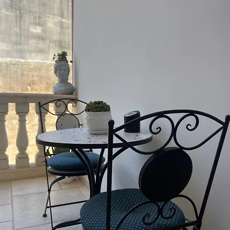 Eccelsoleccese Boutique - Steps From The Historic Center לינה וארוחת בוקר לצ'ה