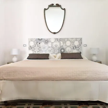 Eccelsoleccese Boutique - Steps From The Historic Center 4* לצ'ה