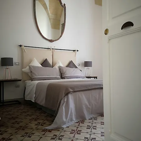 Eccelsoleccese Boutique - Steps From The Historic Center 4* לצ'ה