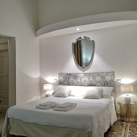 Eccelsoleccese Boutique - Steps From The Historic Center 4* לצ'ה