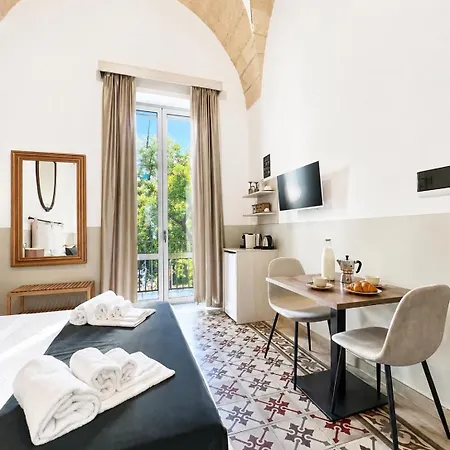فندق مبيت وإفطار Eccelsoleccese Boutique - Steps From The Historic Center 4*