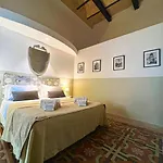 ベッド・アンド・ブレックファスト Eccelsoleccese Boutique - Steps From The Historic Center 4*